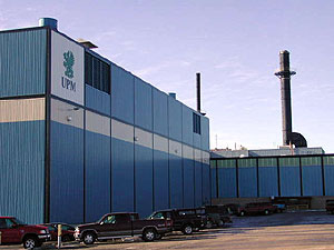 
The Blandin Paper plant is the largest employer in Grand Rapids, and provides almost a third of the gross domestic product of Itasca County.  (MPR photo/Chris Julin)