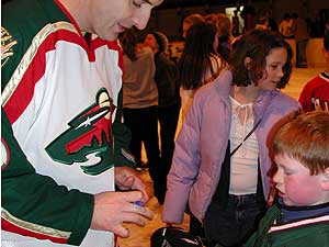 
Pawlenty signed autographs for young fans. (MPR Photo/Marisa Helms)