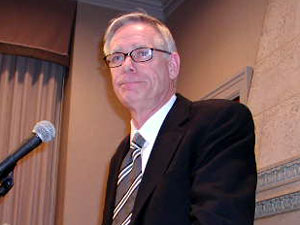 
U of M President Robert Bruininks reacts to Pawlenty's budget. (MPR Photo/Marisa Helms)