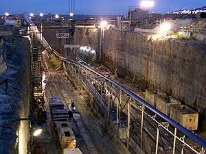 
LRT construction scene at night (Photo courtesy of the Met Council)