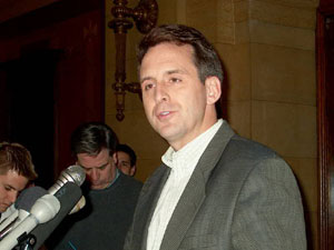 
Gov. Tim  Pawlenty said the state would "help in every way we possibly
can," including seeking federal relief.
 (MPR Photo/Laura McCallum)