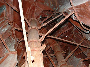 
Metal expert Arnie Lillor took this picture of Hermann's insides, looking from the bottom of the statue. The big steel pipes support most of the statue's weight.    (Photo courtesy of Arnie Lillo.)