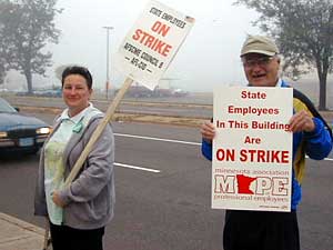 
Minnesota's unionized state employees went on strike for two weeks in 2001. (MPR file photo)