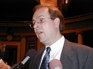
Minority Leader Matt Entenza of St. Paul says it's unrealistic to think his caucus will provide the necessary votes for a measure they didn't have a hand in drafting. (MPR Photo/Laura McCallum)