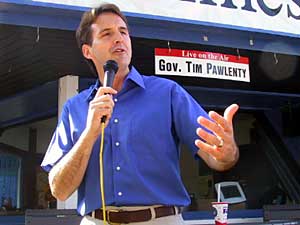 
Gov. Pawlenty hosted his weekly radio show from the State Fair Friday morning.  (MPR Photo/Laura McCallum)
