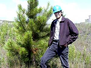 
Denny Wagner is pleased to see trees and animals thriving on the delta. He says his research in the 1970s showed Reserve's waste rock did no harm to Lake Superior. (MPR Photo/Stephanie Hemphill)