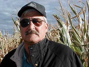 
Gary Velde says soybean yields in his area are about 30% 
below normal because of the drought.  Velde works as a seed
salesman, but still helps out with the fall harvest. (MPR Photo/Mark Steil)