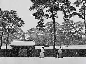 
Photojournalist Werner Bischof became fascinated by Japanese culture. He and his entire family moved there while he worked on assignments in Japan, Hong Kong, Korea and Indochina. (Photo by Werner Bischof)