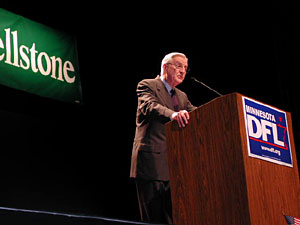 
Walter Mondale accepts the nomination to replace Sen. Paul Wellstone on the ballot on Oct. 30, 2002. (MPR Photo/Marisa Helms)