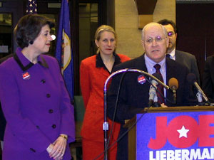 
Former Attorney General Skip Humphrey said he thinks Sen. Joe Lieberman will do well in Minnesota.  (MPR Photo/Laura McCallum)