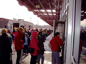 
People started lining up three hours before flu shots were scheduled to be given out.  (MPR Photo/Tom Scheck)