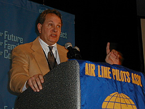 
Comair ALPA chairman J.C. Lawson was also chairman during the pilots' strike in 2001.  Lawson told rallying Mesaba pilots that "I hope you do get an agreement...But if you cannot, then when you leave don't look back." (MPR Photo/Jeff Horwich)