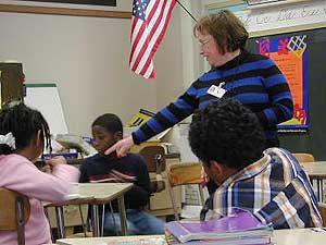 
Minneapolis teacher Mary Ficzeri practices non-verbal communication with some of her reading students. (MPR photo/Jim Bickal)