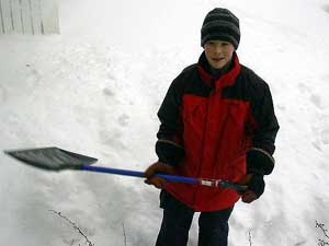 
Jeff Fouts clears the sidewalk before heading to the ski hill. (MPR Photo/Stephanie Hemphill)