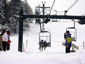 
Kids enjoy their snow day at chester Park ski hill. (MPR Photo/Stephanie Hemphill)