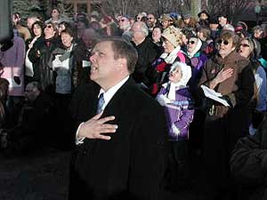 
About 300 Duluthians gathered to pray and rally in support of keeping the monument on city property. (MPR Photo/Stephanie Hemphill)