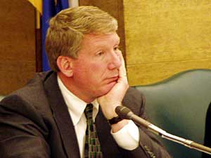 
Sen. Steve Kelley, a DFLer, chairs the Senate Education Committee. He raised concerns about Yecke's management style. (MPR Photo/Tim Pugmire)