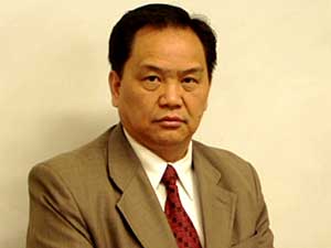 
Xang Vang, who lives in the Maplewood house Cha is alleged to have shot at, chalks it up to a political movement whose members oppose the continuing influence of Gen. Vang Pao, who led Hmong forces that helped the United States during the Vietnam War.  (MPR file photo)