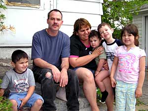 
Ricky Rowles and Elizabeth Rodriguez are happy to finally move into a house, after 10 days in a shelter with their children. (MPR Photo/Lorna Benson)