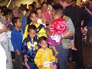 
A large group of well-wishers greeted the refugees at the airport. (MPR Photo/Toni Randolph)