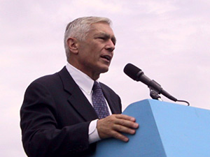 
Former Gen. Wesley Clark invoked one of the few partisan shots in what was billed as a non-partisan event. The former candidate for the Democratic nomination for president said dissenting is an act of patriotism.
 (MPR Photo/Bob Collins)