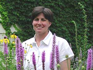 
Carolyn Carr, a biologist who lives in the Longfellow neighborhood of south Minneapolis, has turned most of her urban yard into a native landscape.  (MPR Photo/Kate Smith)