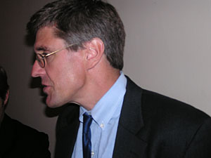 
University Club President Stephen Moore introduced Minnesota's governor, praising him for erasing a $4.5 billion  budget deficit. (MPR Photo/Laura McCallum)