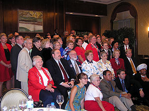 
Republican delegates from Minnesota gathered for a photo shortly before heading to Madison Square Garden to listen to President Bush. (MPR Photo/Laura McCallum)