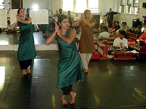 
Ragamala dancers. "Sethu" is a multi-cultural fusion of performance styles, including Balinese and Javanese gamelan, South Indian dance and music, and Indonesian monkey chanting. (MPR photo/Chris Roberts)