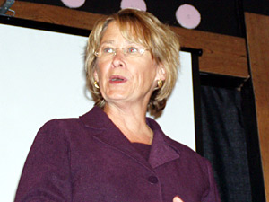
Patty Wetterling is running a television advertisement featuring police officers and crime prevention advocates.   (MPR Photo/Tom Scheck)