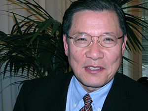 
Wells Fargo Bank chief economist Sung Won Sohn says business cycles, not presidents, drive job creation. (MPR Photo/ Mark Zdechlik)