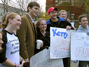 
TV star Ashton Kutcher("That '70s Show") poses with young Republicans outside a rally with Democrat John Edwards.  Kutcher autographed their posters with an anti-Bush message, but they still wanted to pose with him. (MPR Photo/Laura McCallum)