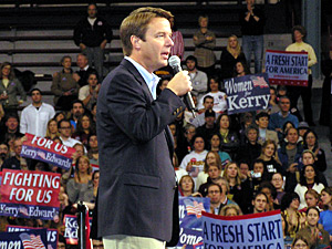 
John Edwards' latest visit came a day after Vice President Dick
Cheney campaigned in Moorhead. Both men will be back in the state
on Thursday - Edwards in Duluth and Cheney in International Falls. (MPR Photo/Laura McCallum)