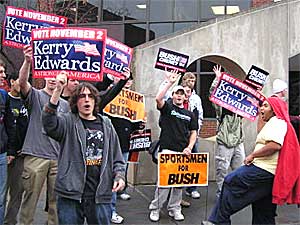 
Students from both the Kerry and Bush camps demonstrated outside the auditorium at UMD.
 (MPR Photo/Stephanie Hemphill)