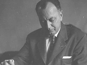 
Elmer L. Andersen reading at his desk
 (Minnesota Historical Society. Photographer: St. Paul Dispatch & Pioneer Press)