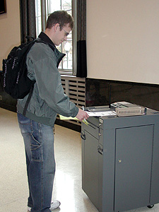 
Senior Scott Yilek, 21, says he voted for Kerry because he hasn't been happy with President George Bush's record over the past four years.
 (MPR Photo/Marisa Helms)