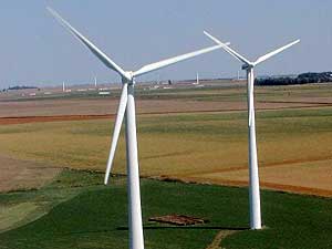 
Advocates of alternative energy, such as wind power, say the U.S. is losing economic clout by being slow to develop those alternatives. (MPR file photo)
