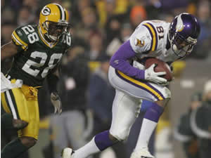 
Nate Burleson had another good game against the Packers. His 2nd quarter touchdown gave the Vikings some breathing room. (Photo by Doug Benc/Getty Images)
