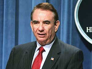 
Health and Human Services Secretary Tommy Thompson says the new federal dietary guidelines outline a common-sense approach to maintaining a healthy weight -- eat less, exercise more.  (Photo by Joe Raedle/Getty Images)