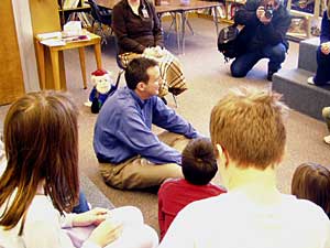 
Pawlenty made his announcement in a Vadnais Heights elementary school, and took some time to visit with students.  (MPR Photo/Tim Pugmire)