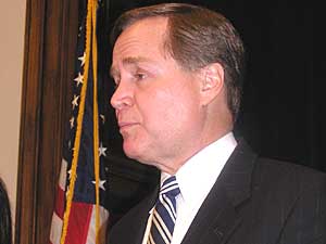 
Attorney General Mike Hatch released an audit of Fairview Health Services Monday. It's the latest in a series of audits he has conducted on Minnesota nonprofit health care providers. Blue Cross/Blue Shield is next on his list. (MPR Photo/Tom Scheck)
