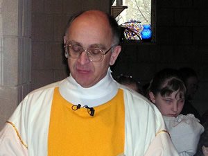 
Father Mike Patnode gave communion to several hundred people at The Church of St. Philip in Bemidji. (MPR Photo/Tom Scheck)