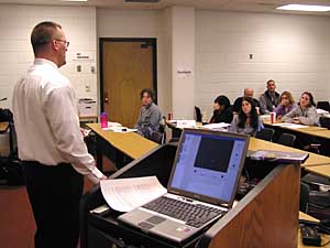 
Dave Wiklund talks to U of M veterinary students about promoting the National Animal Identification System. (MPR Photo/Lorna Benson)