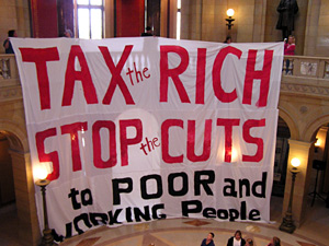 
Opponents of the health spending bill demonstrated at the Capitol. (MPR Photo/Tom Scheck)