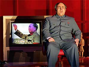 
Simon O'Neill as Mao Zedong. (Photo courtesy of the Minnesota Opera)