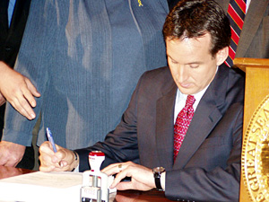 
Gov. Tim Pawlenty vetoes the omnibus transportation finance bill, which contained a 10-cent-a-gallon increase in the gasoline tax. (MPR Photo/Michael Khoo)