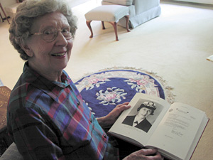 
Florence Scholljegerdes thumbs through her military photo book. (MPR Photo Elizabeth Stawicki)