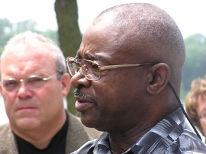 
Kevin Tucker, a highway helper at the Department of
Transportation, pointed out that state employees haven't seen an
across-the-board pay increase in three years. (MPR Photo/Tom Scheck)