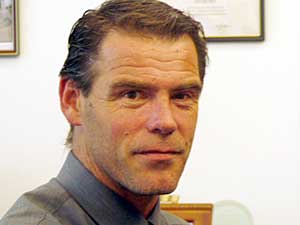 
Rep. Mark Buesgens, R-Jordan, wants to measure growth as well as proficiency.

 (MPR Photo/Tim Pugmire)