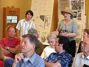 
A Duluth resident offers her suggestions during a community meeting.  The charrette process relies on ideas of local people. (MPR Photo/Stephanie Hemphill)